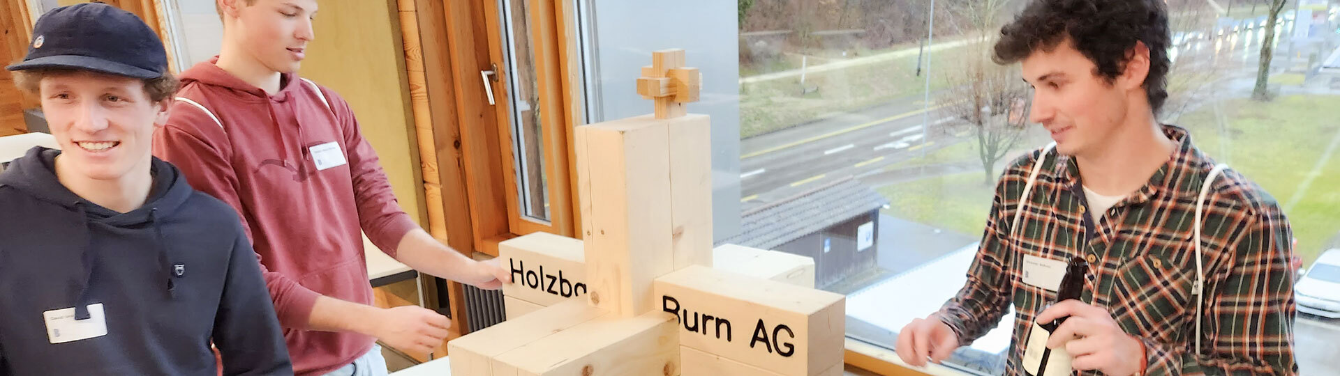 Holzbau Burn an der Unternehmermesse der BFH in Biel - Holzbau Burn AG